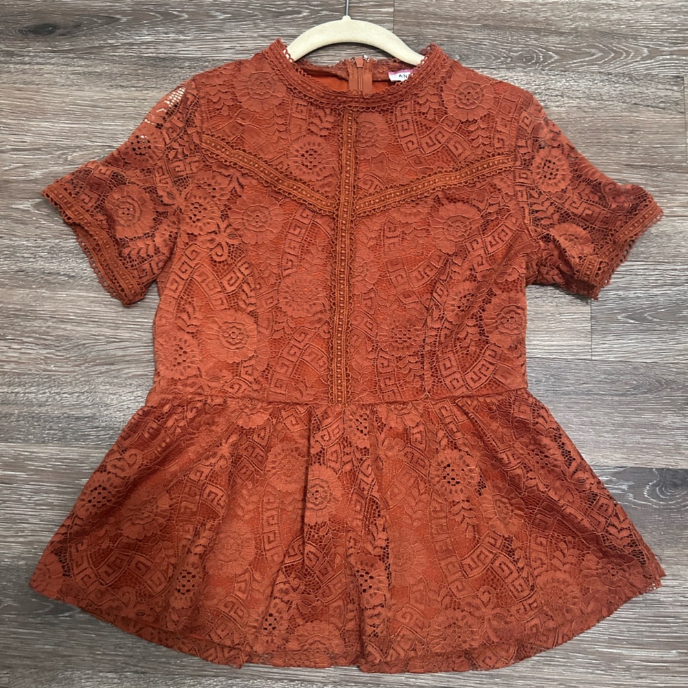 ANDREE BY UNIT Terracotta Lace Peplum Blouse